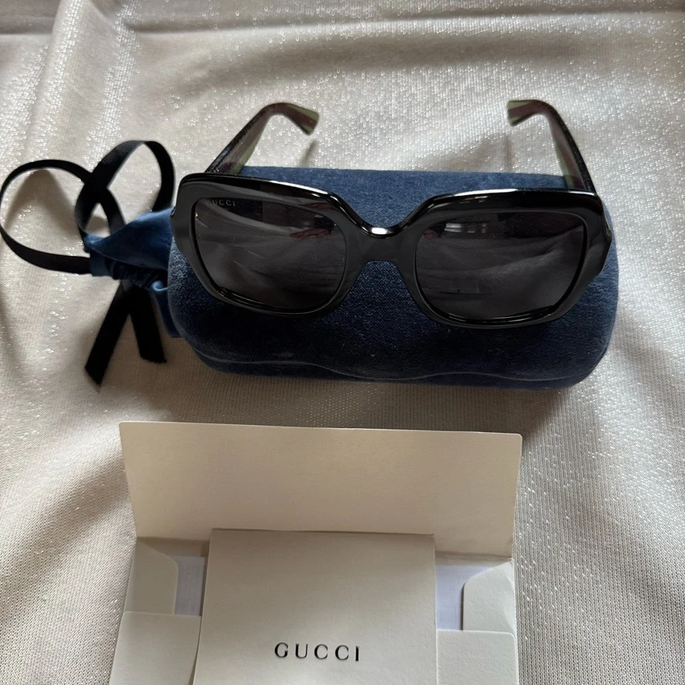 Gucci Women's Black Rectangular Oversized Sunglasses - Picture 2 of 8